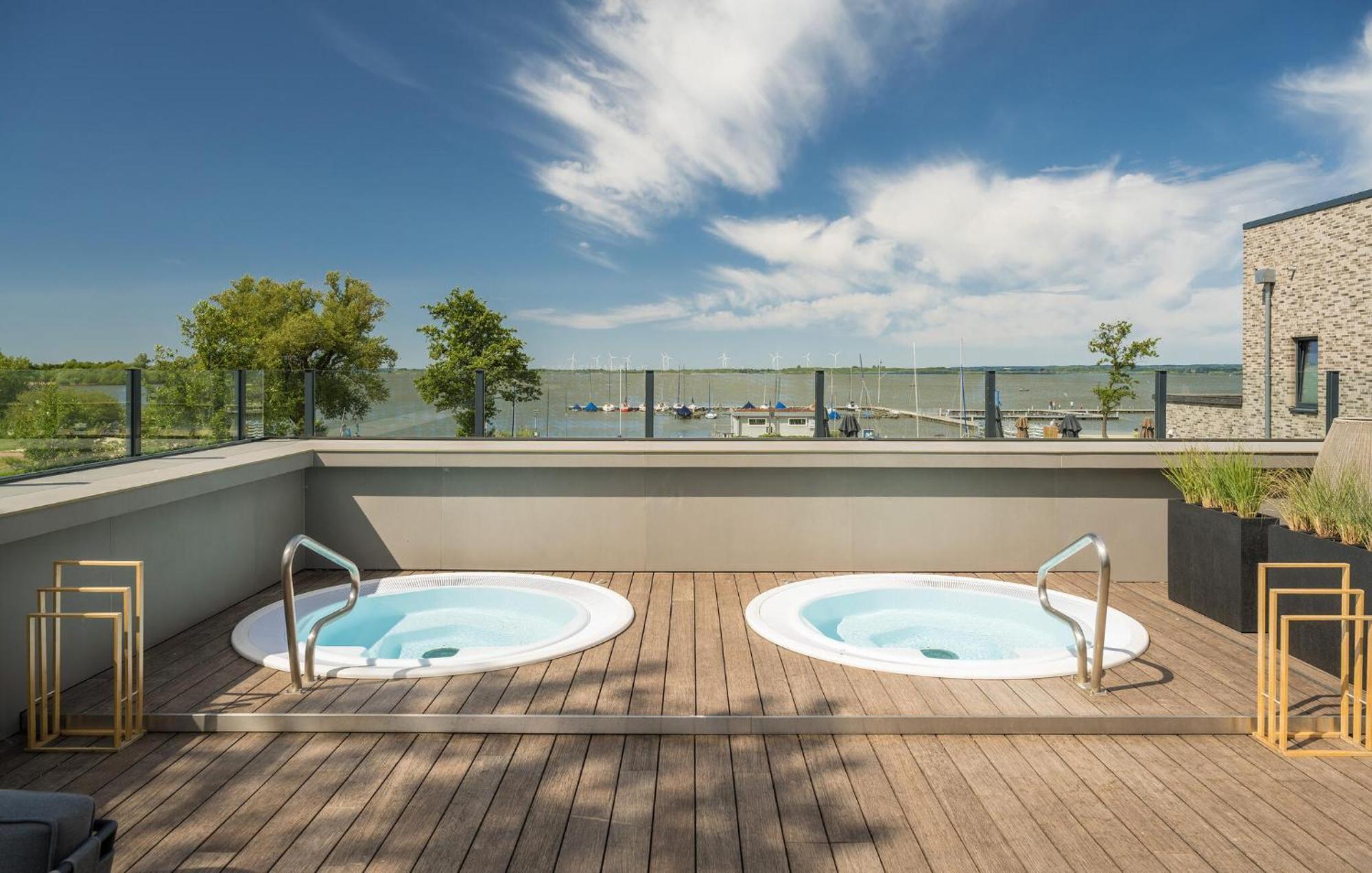 Beach Front Apartment In Lembruch-Duemmer See Bagian luar foto